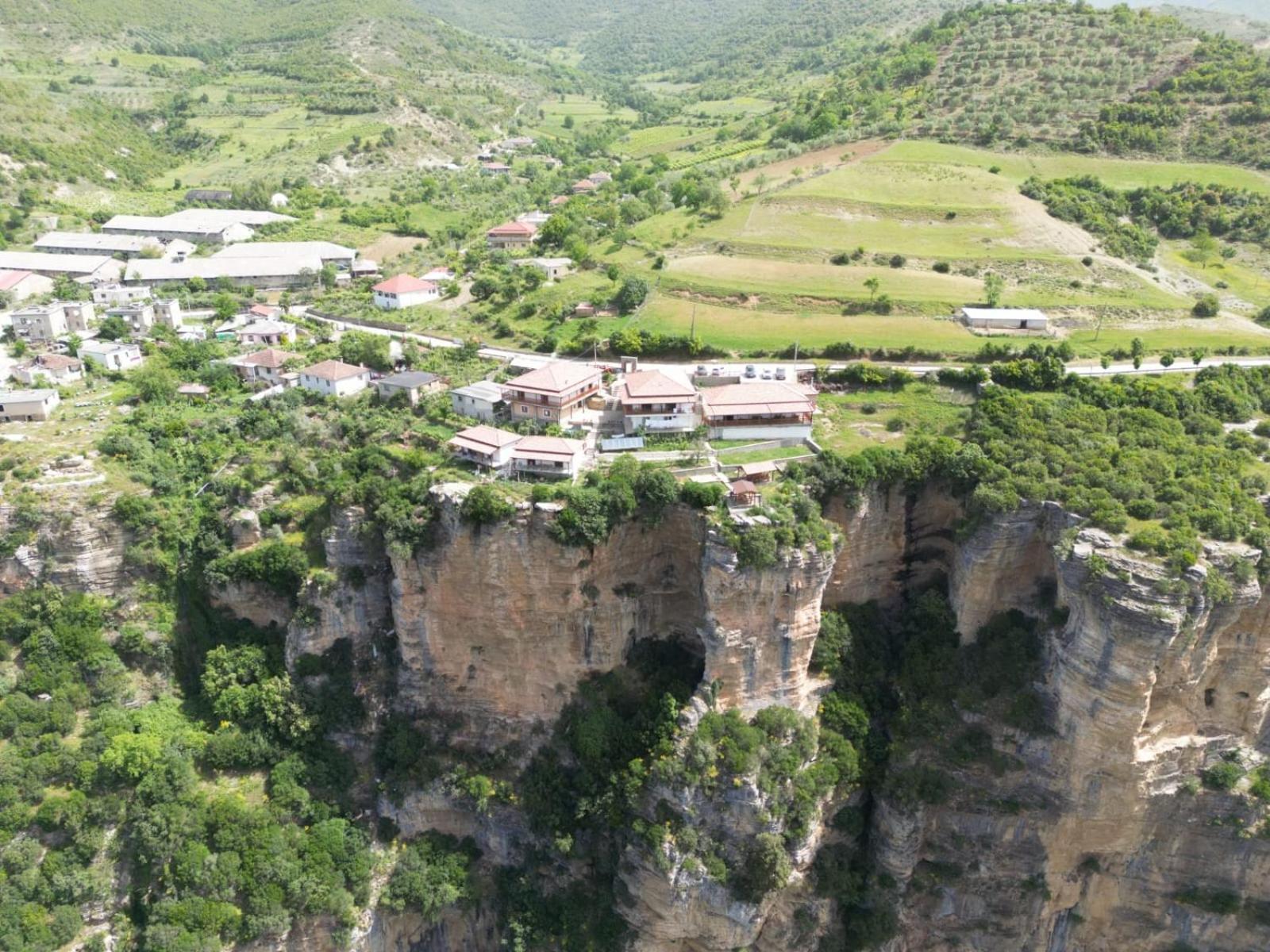 Guest House Bracaj Corovode Exterior photo