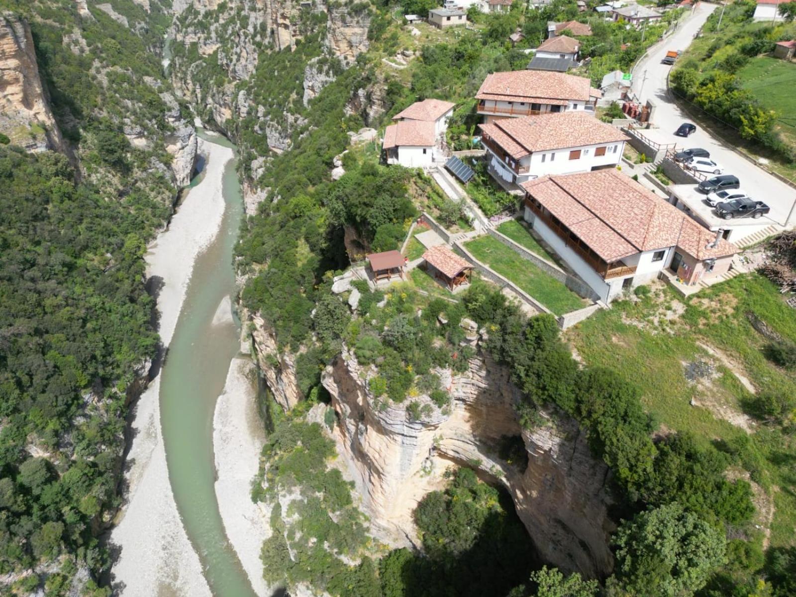 Guest House Bracaj Corovode Exterior photo